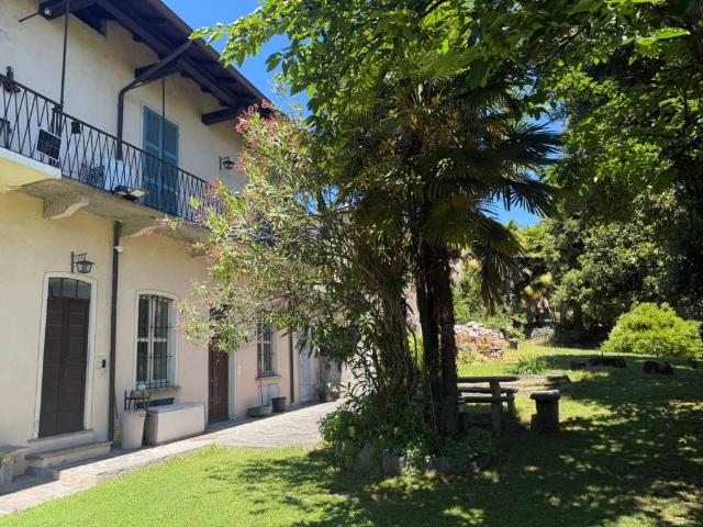 Villa Indipendente in vendita a Villa Lesa, Piemonte