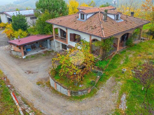 Villa Indipendente in vendita a Lesignano De' Bagni, Reggio Emilia