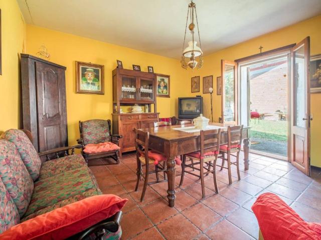 Villa Indipendente in vendita a Lesignano De' Bagni, Reggio Emilia