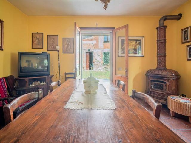 Villa Indipendente in vendita a Lesignano De' Bagni, Reggio Emilia