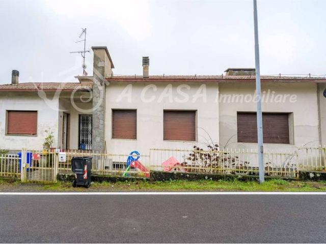 Villa Indipendente in vendita a Lesignano De' Bagni, Reggio Emilia