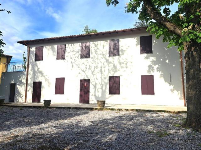 Villa Indipendente in vendita a Lesignano De' Bagni, Reggio Emilia