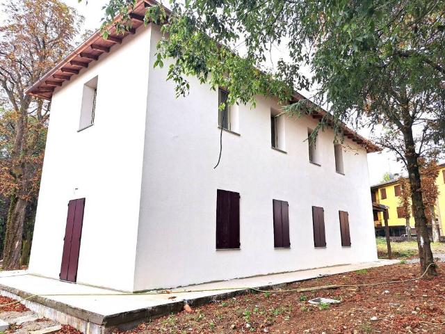 Villa Indipendente in vendita a Lesignano De' Bagni, Reggio Emilia