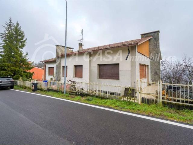 Villa Indipendente in vendita a Lesignano De' Bagni, Reggio Emilia