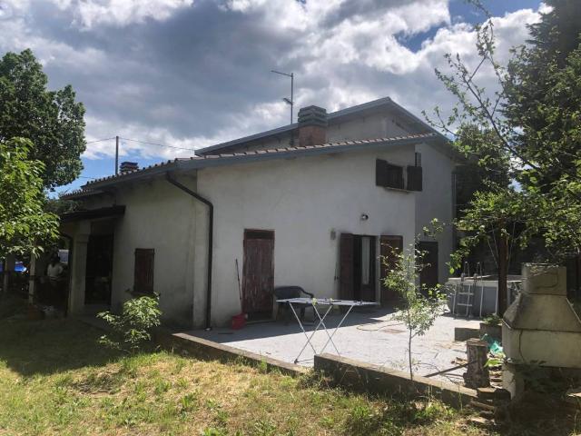 Villa Indipendente in vendita a Lesignano De' Bagni, Reggio Emilia