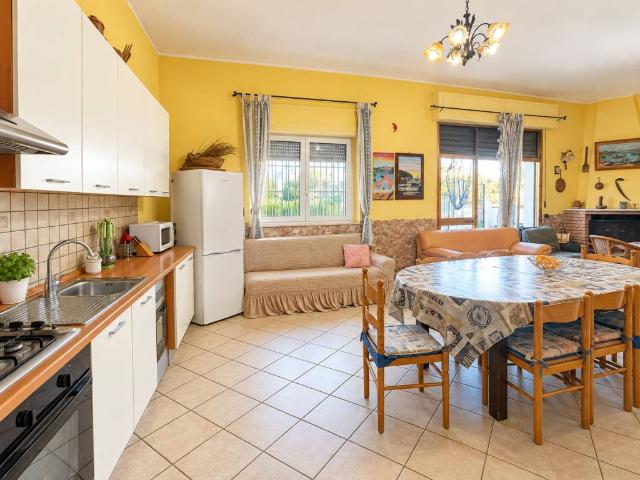 Villa Indipendente in vendita a Marina di Lesina, Lesina