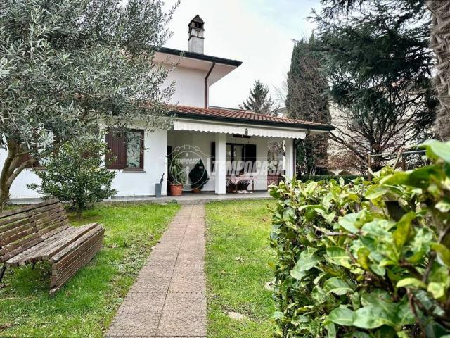 Villa Indipendente in vendita a Camparada, Lombardia