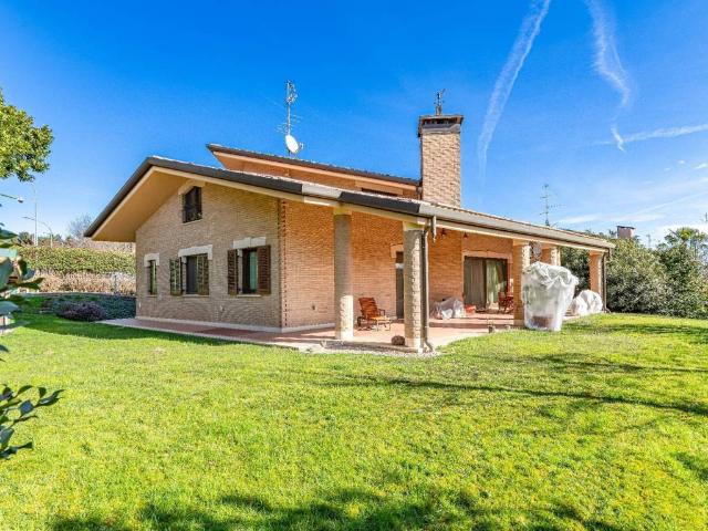 Villa Indipendente in vendita a Lesmo, Lombardia