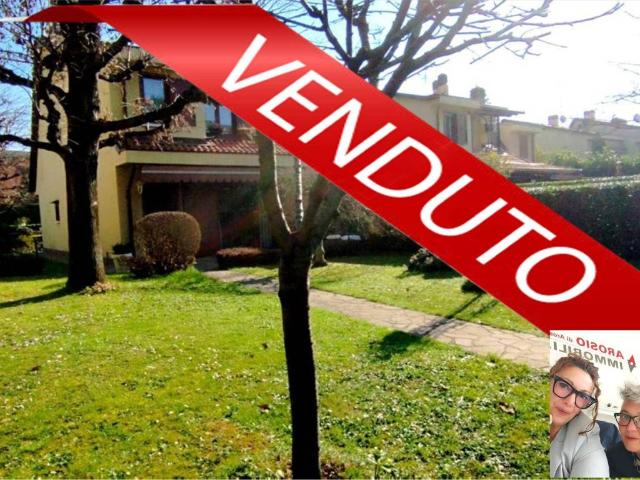 Villa Indipendente in vendita a Lesmo, Lombardia