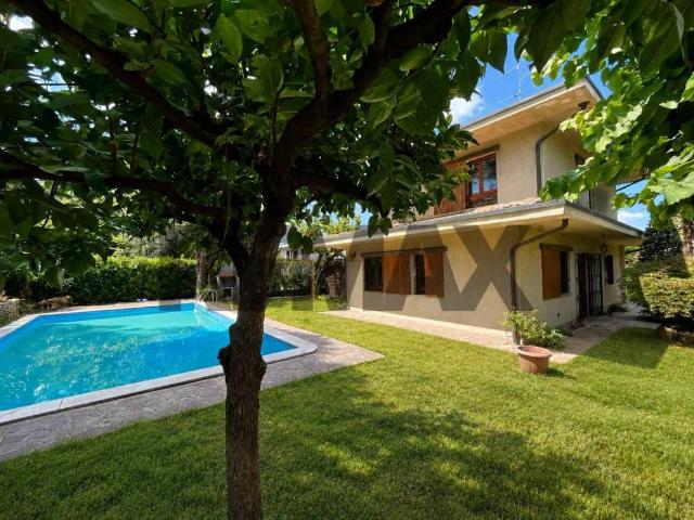 Villa Indipendente in vendita a California, Lesmo