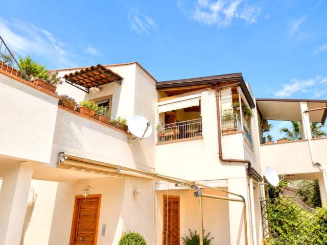 Villa Indipendente in vendita a Letojanni, Sicilia