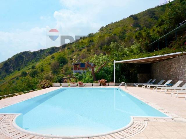 Villa Indipendente in vendita a Letojanni, Sicilia