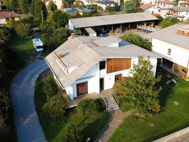 Villa Indipendente in vendita a Levate, Bergamo
