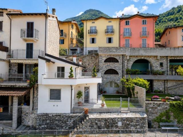 Villa Indipendente in vendita a Lezzeno, Lombardia