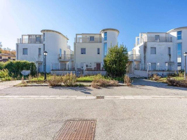 Villa Indipendente in vendita a Liberi, Campania