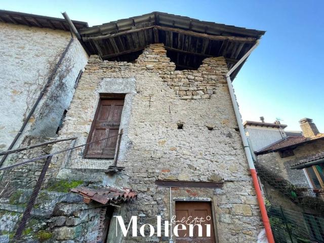 Villa Indipendente in vendita a Lierna, Lombardia