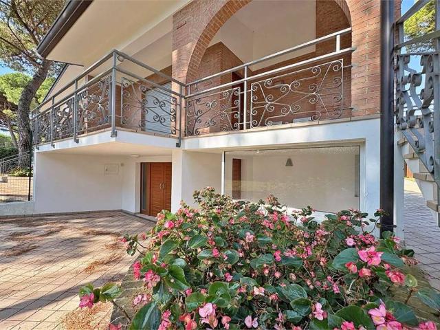 Villa Indipendente in vendita a Lignano Riviera, Lignano Pineta