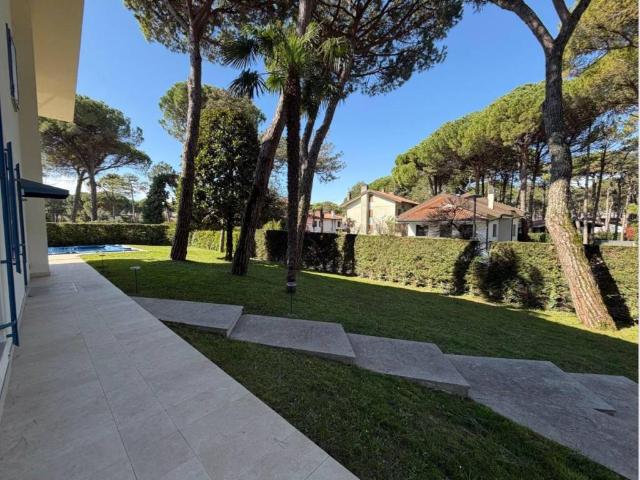 Villa Indipendente in vendita a Lignano Pineta