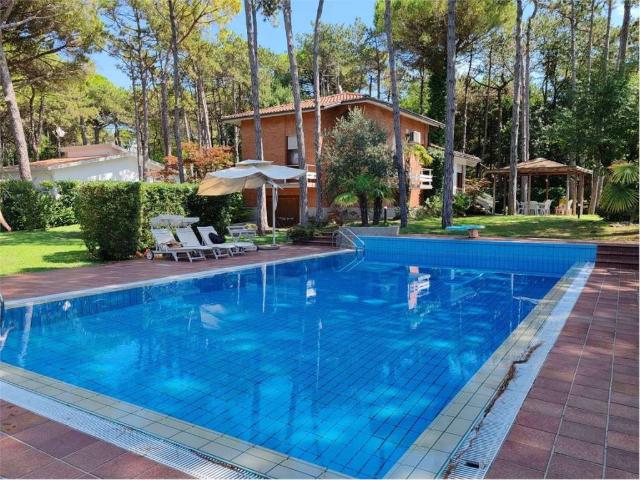 Villa Indipendente in vendita a Lignano Riviera, Lignano Pineta