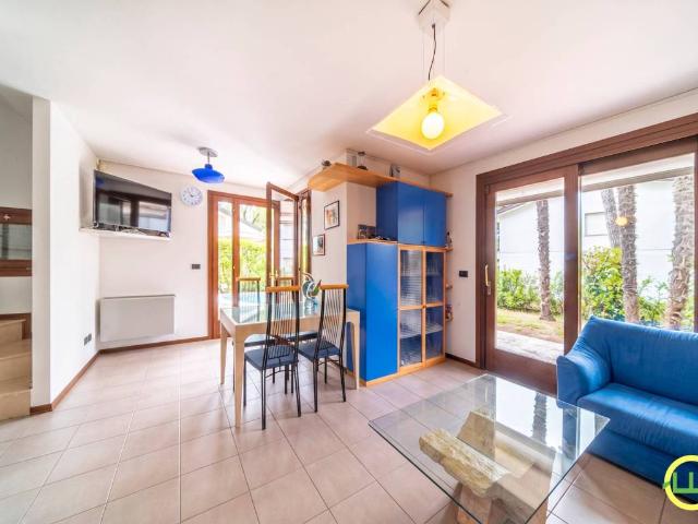Villa Indipendente in vendita a Lignano Pineta