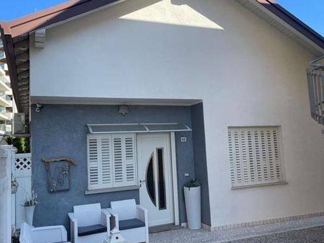 Villa Indipendente in vendita a Lignano Pineta, Friuli-Venezia Giulia
