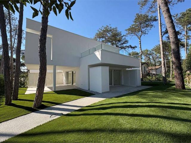 Villa Indipendente in vendita a Lignano Pineta