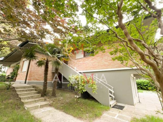 Villa Indipendente in vendita a Lignano Riviera, Lignano Pineta