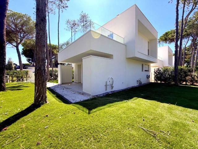 Villa Indipendente in vendita a Lignano Pineta