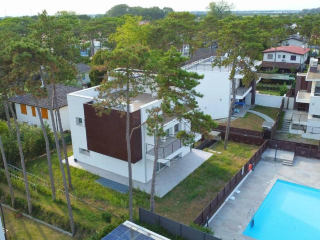 Villa Indipendente in vendita a Lignano Pineta