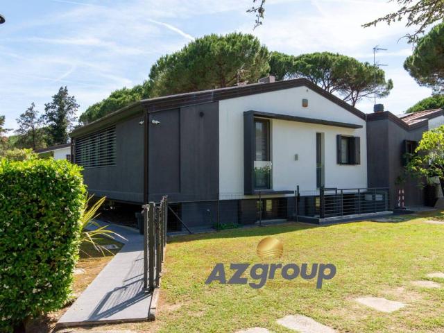 Villa Indipendente in vendita a Lignano Riviera, Lignano Pineta