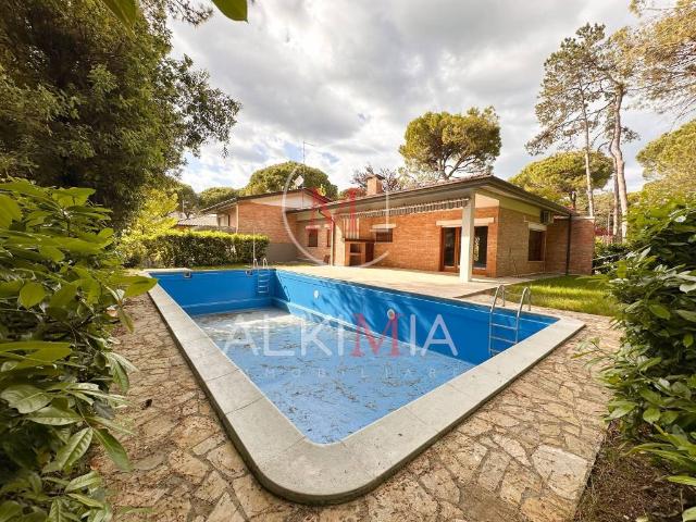 Villa Indipendente in vendita a Lignano Riviera, Lignano Pineta