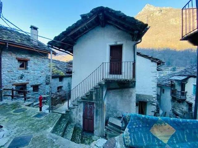Villa Indipendente in vendita a Lillianes, Aosta