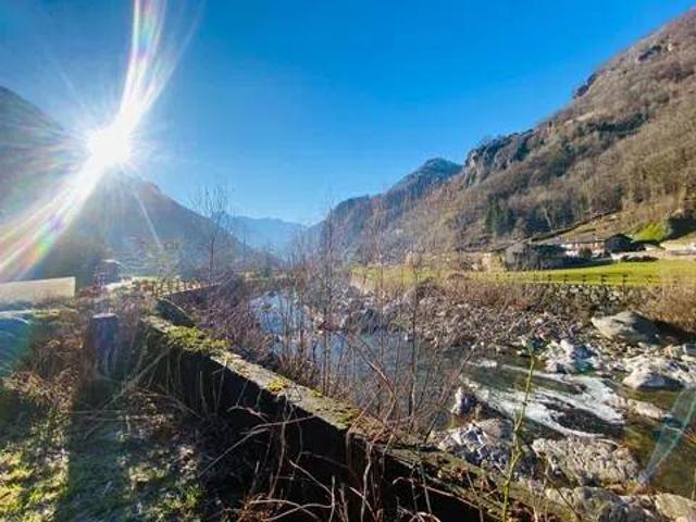 Villa Indipendente in vendita a Lillianes, Aosta