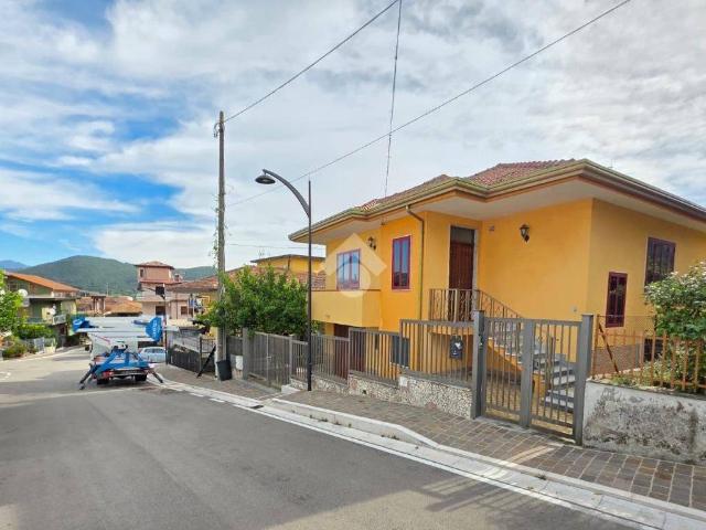 Villa Indipendente in vendita a Limatola, Campania