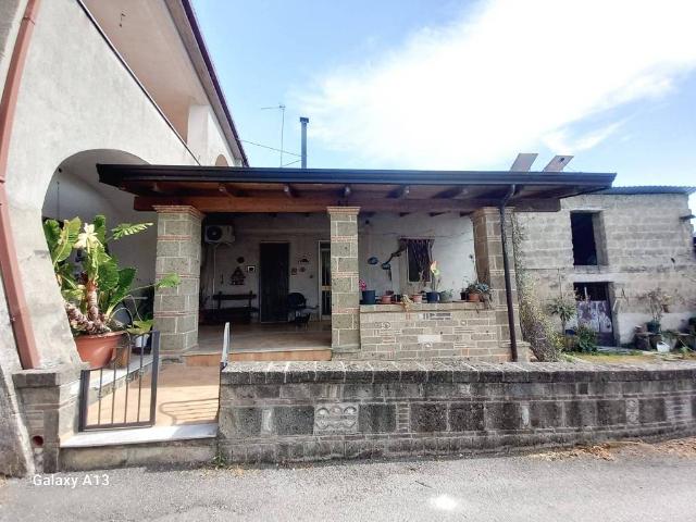 Villa Indipendente in vendita a Limatola, Campania