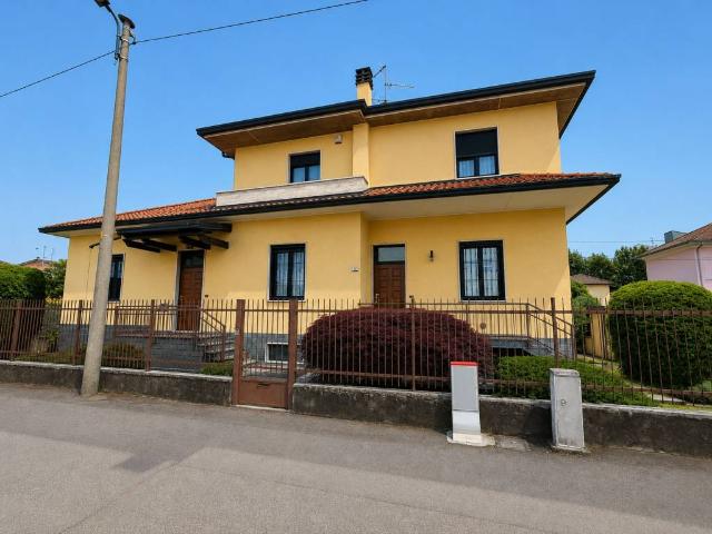 Villa Indipendente in vendita a San Francesco, Limbiate