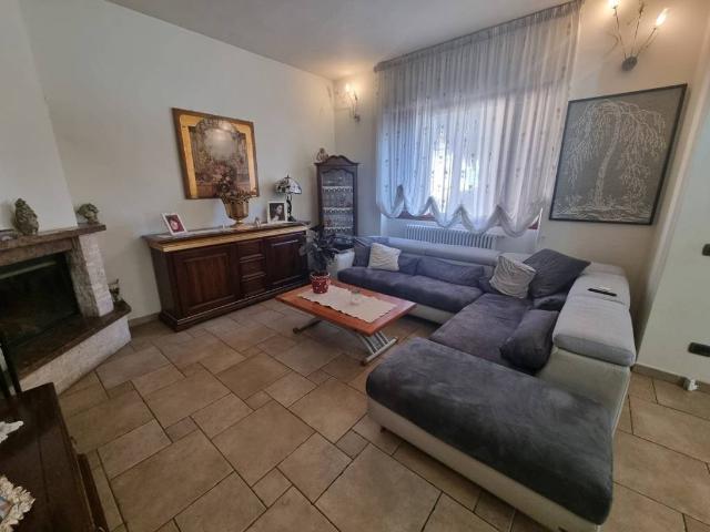 Villa Indipendente in vendita a Limbiate, Lombardia