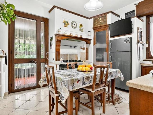 Villa Indipendente in vendita a Limbiate, Lombardia
