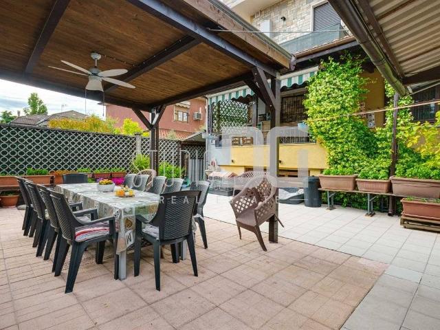 Villa Indipendente in vendita a Limbiate, Lombardia