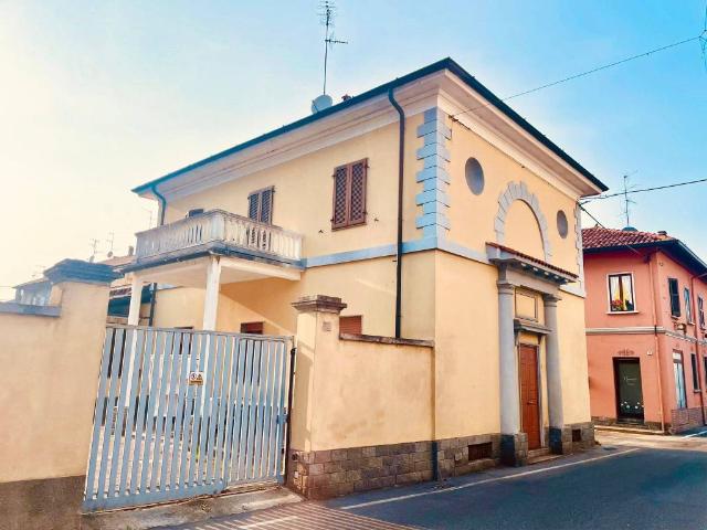 Villa Indipendente in vendita a Villaggio del Sole, Limbiate