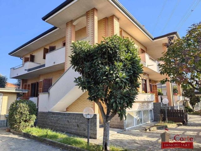 Villa Indipendente in vendita a Limbiate, Lombardia