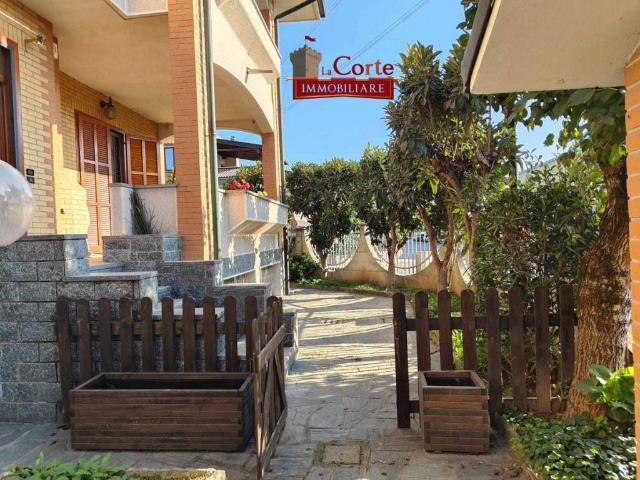 Villa Indipendente in vendita a Limbiate, Lombardia
