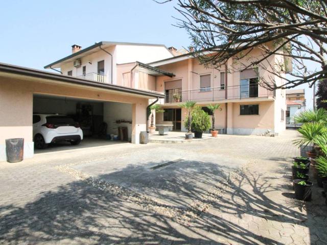 Villa Indipendente in vendita a Villaggio del Sole, Limbiate