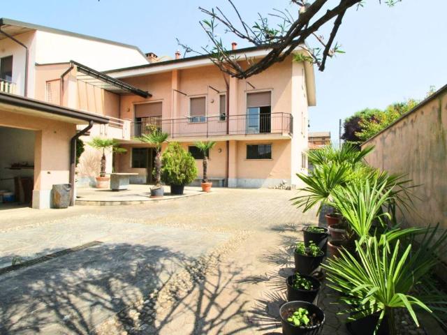 Villa Indipendente in vendita a Villaggio del Sole, Limbiate