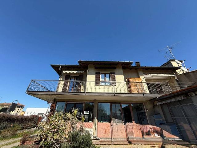 Villa Indipendente in vendita a Limbiate, Lombardia