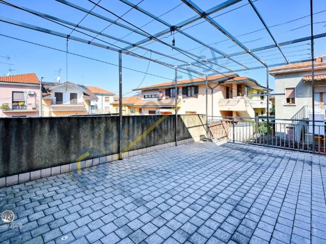 Villa Indipendente in vendita a Limbiate, Lombardia