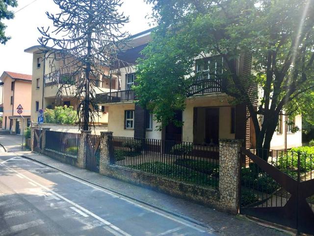 Villa Indipendente in vendita a Villaggio del Sole, Limbiate