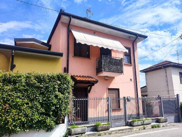 Villa Indipendente in vendita a Villaggio del Sole, Limbiate