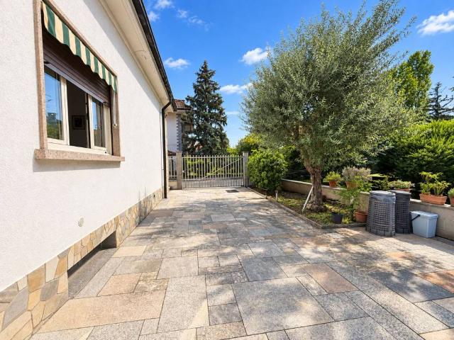 Villa Indipendente in vendita a Limbiate, Lombardia