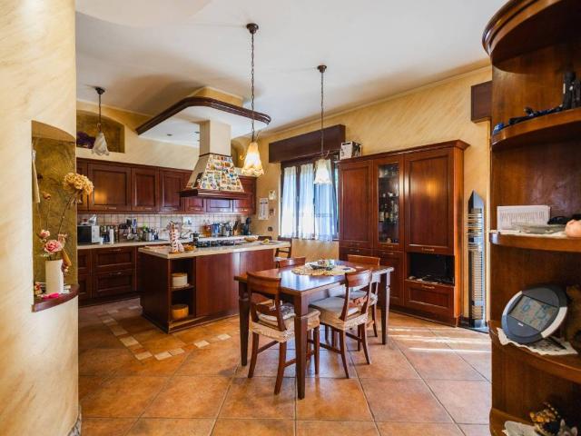 Villa Indipendente in vendita a San Francesco, Limbiate